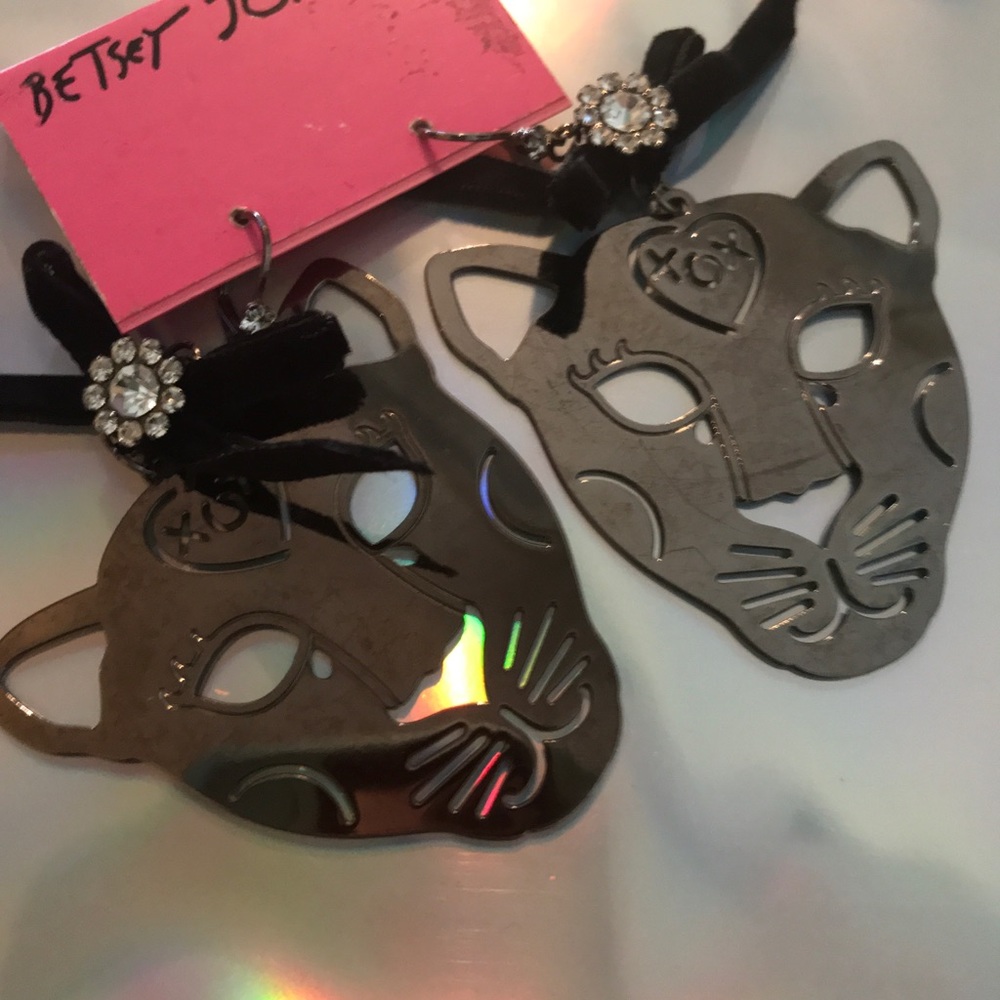 cat cougar metal earrings vintage Betsey Johnson silver statement pewter cheetah